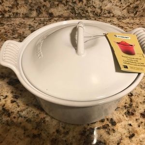 Le Creuset Stoneware Heritage Covered Round Casser